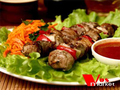 Порция шашлыка с зеленью Порция шашлыка с зеленью