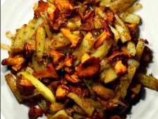 Жареные лисички с картошкой